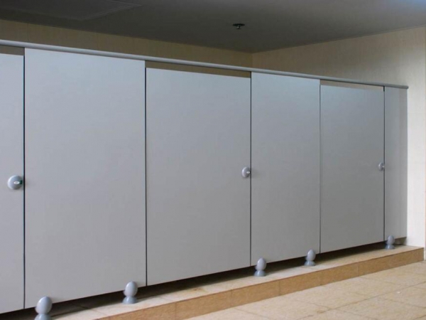 做衛(wèi)生間隔斷都用什么板材的？